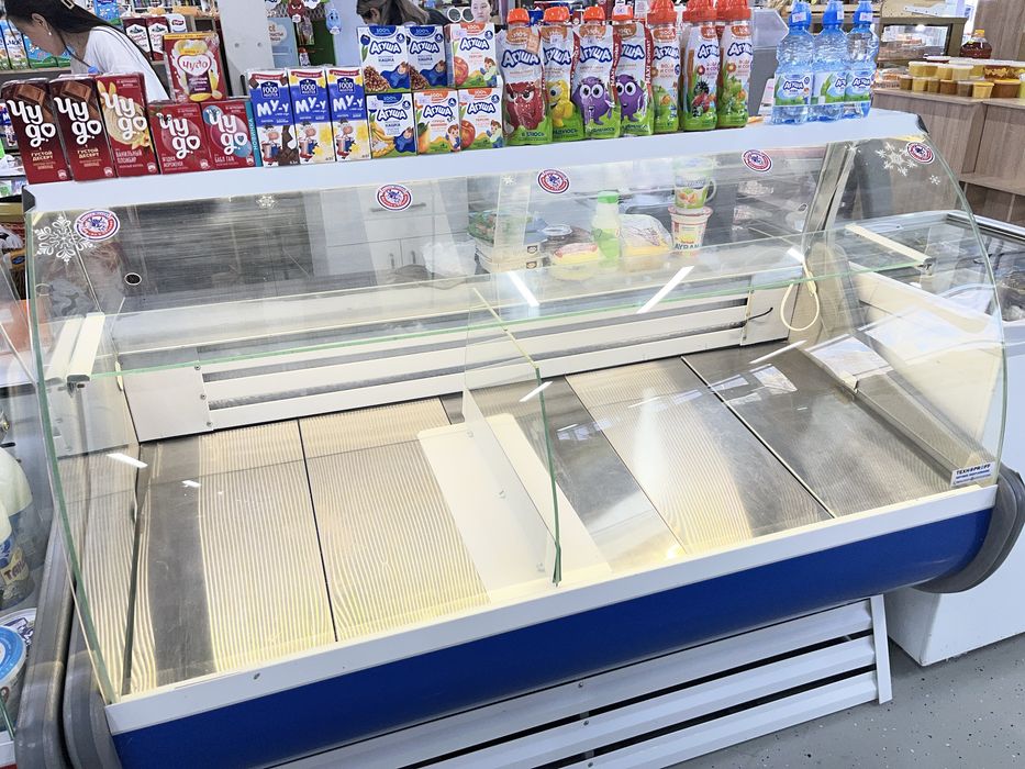 продается витринный холодильник