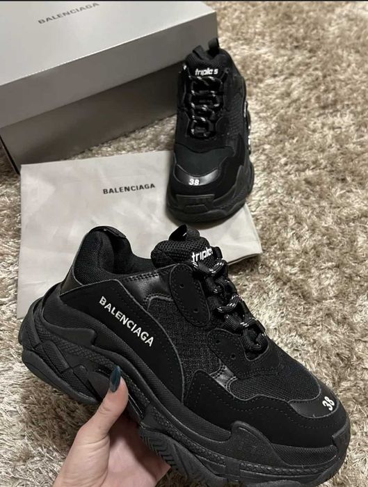 маратонки баленсиага