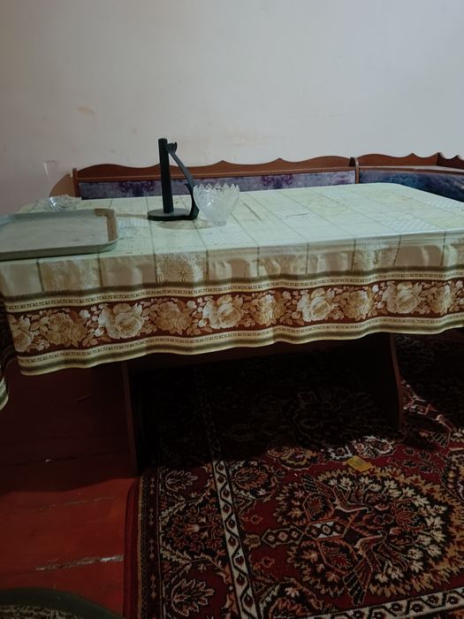 Кухонный стол с стульями