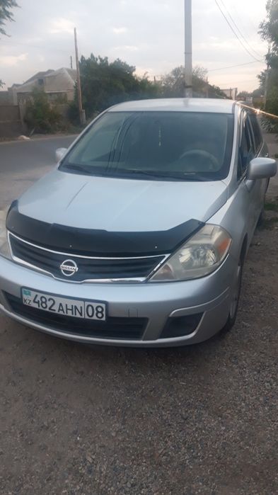 Автомобиль Ниссан верса