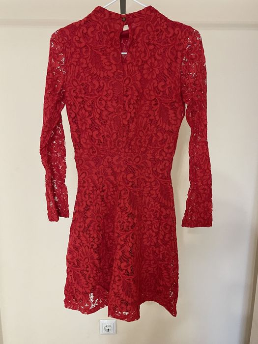 красное платье