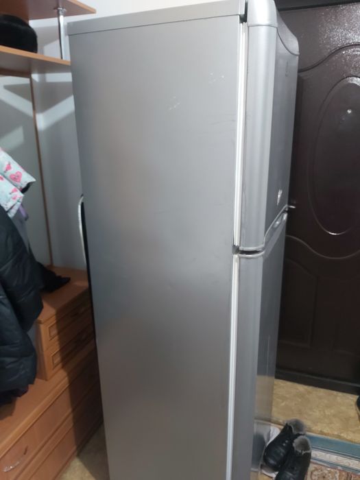 Холодильник (Indesit)