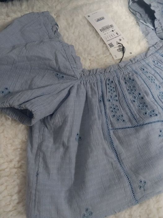 Ie scurta baby blue puff sleeves mărimea S Zara
