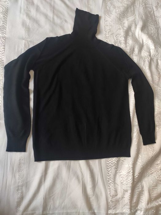Нова блуза с дълги ръкави и висока яка SFERA