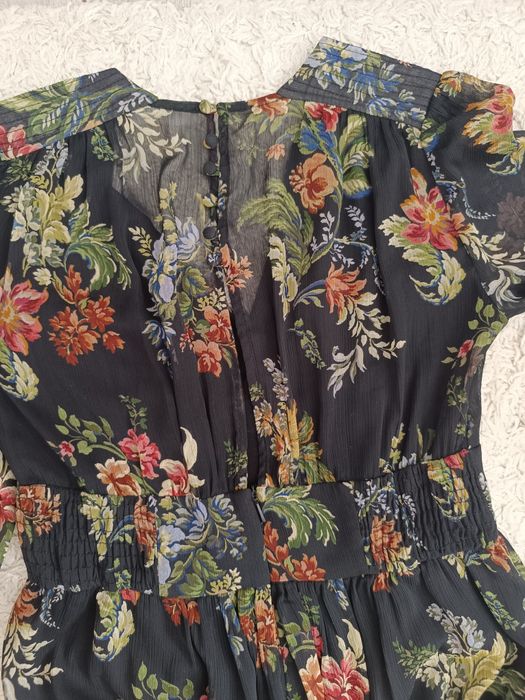 Невесомое платье от Mango