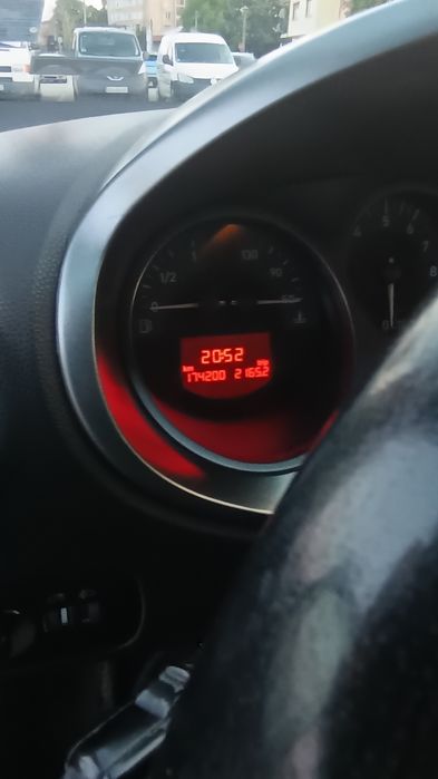 ПРОДАВА СЕ  Сеат ЛЕОН 1.6 бензин 105к.с.