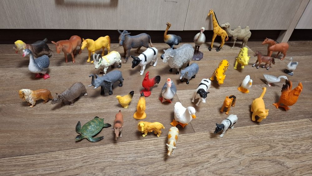 Игрушки животные дикие и домашние.
