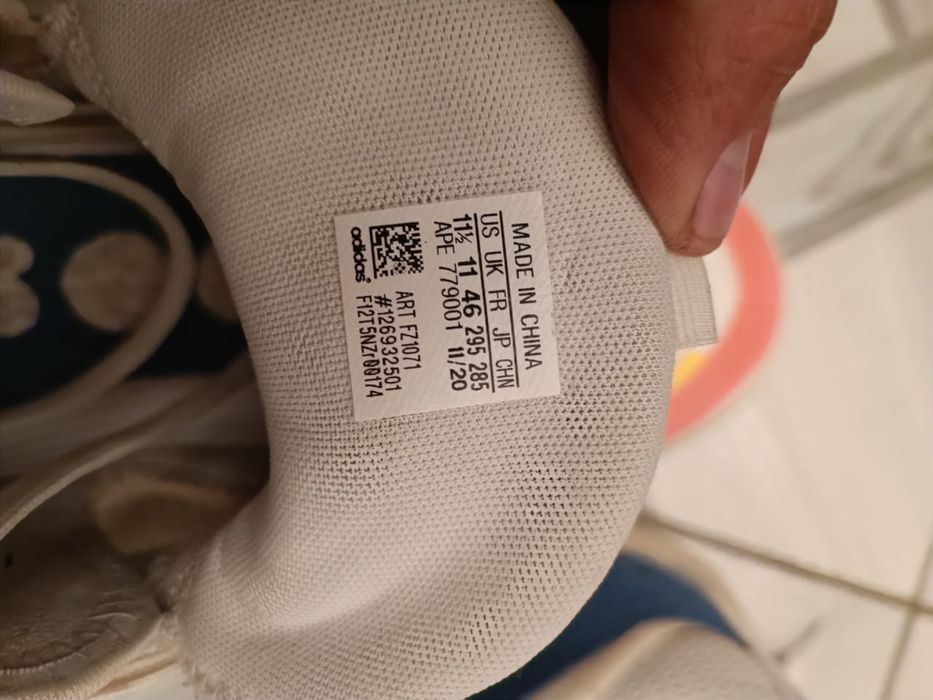 Продам кроссовки