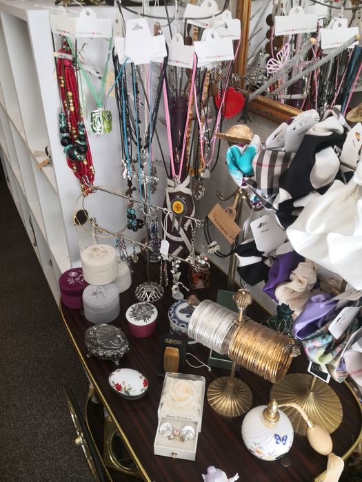 бижутерки кадифе, порцелан, сребро