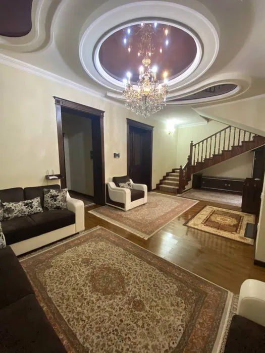 Срочно Продаётся Евродом махаля Домбрабад, 3.5 соток, 7 ком, 6 с/узлов