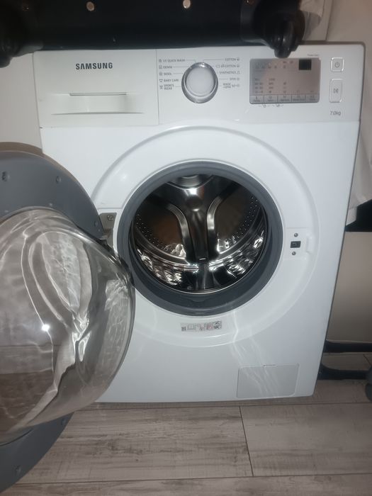 Vând mașina de spălat Samsung 7 kg