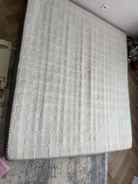 Отдам матрас размер 180*200
