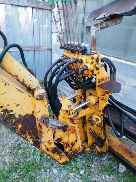 Brat miniescavator bobcat tractor marca FAI