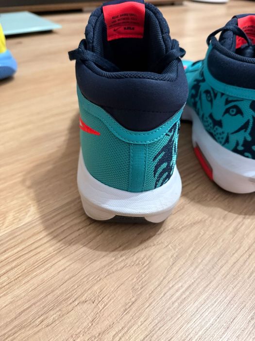 Мъжки баскетболни маратонки Lebron Witness VII
