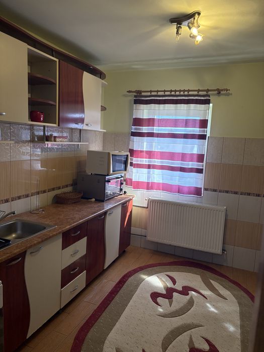 Inchiriez apartament cu 2 camere