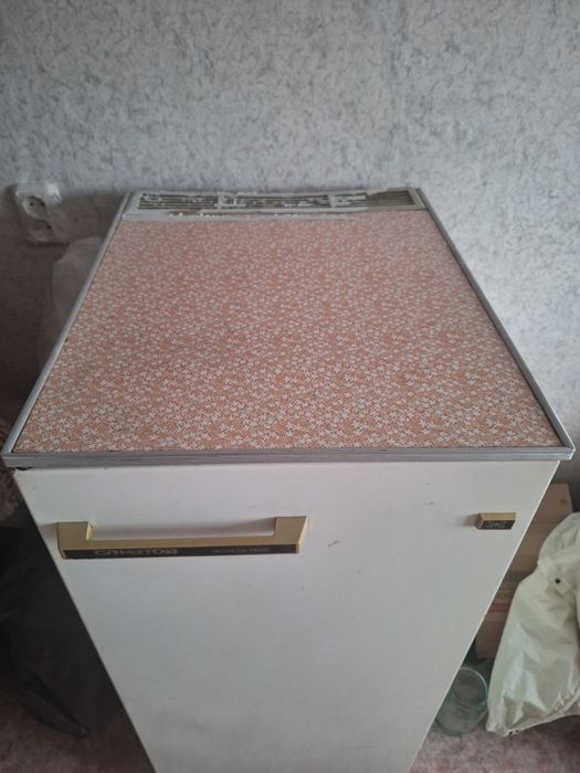 Холодильник метр в высоту 10.000 торг