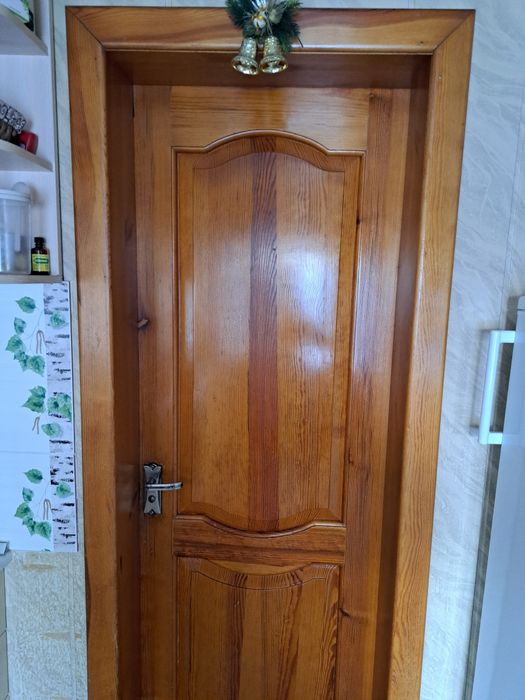 Дверь деревянная с коробкой