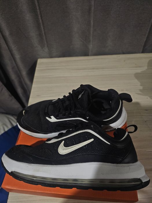 Маратонки nike 39номер