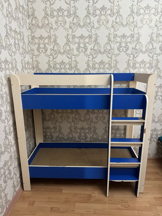 Двухэтажный кровать