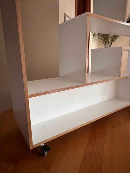 Vand Etajera alba din pal Southbury Woodman -The Home