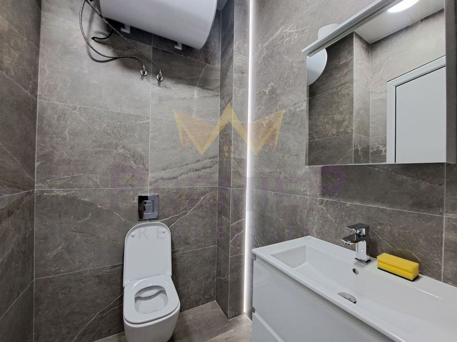Дава се под наем Тристаен апартамент в Варна, Център - 130 кв.м за 1400 € - Снимка #6