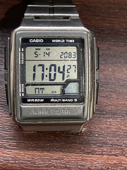 Часы электронные продаю