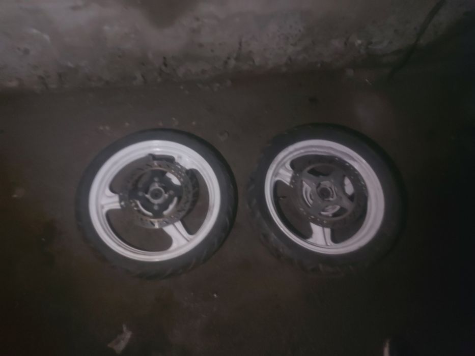 Продаю запчасти колеса и мотор