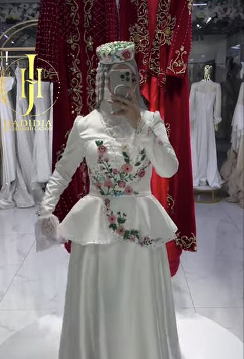 Национальное платье с вышивкой