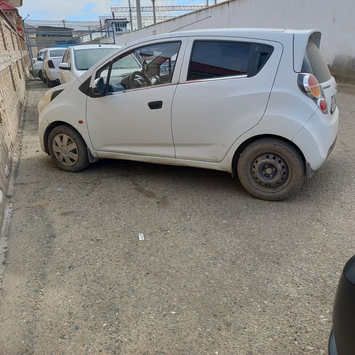 Арзон Спарк мошинаси сотилади