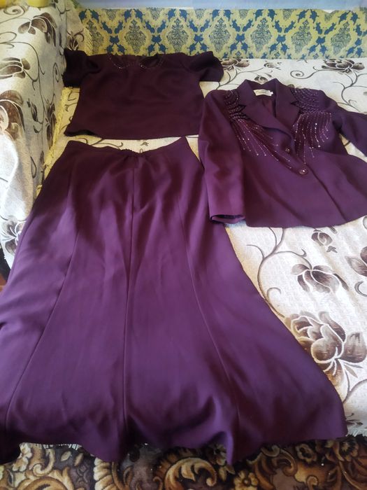 Продам                        Костюм             Тройка