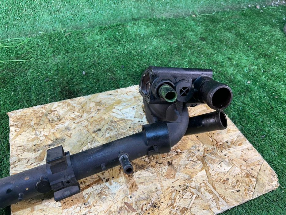 Фланец тройник охлаждения Фольксваген Пассат Гольф 2.3 вр5 vr5 Golf