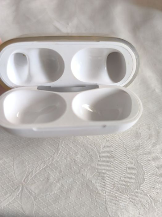 Продам Кейс Apple AirPods Pro