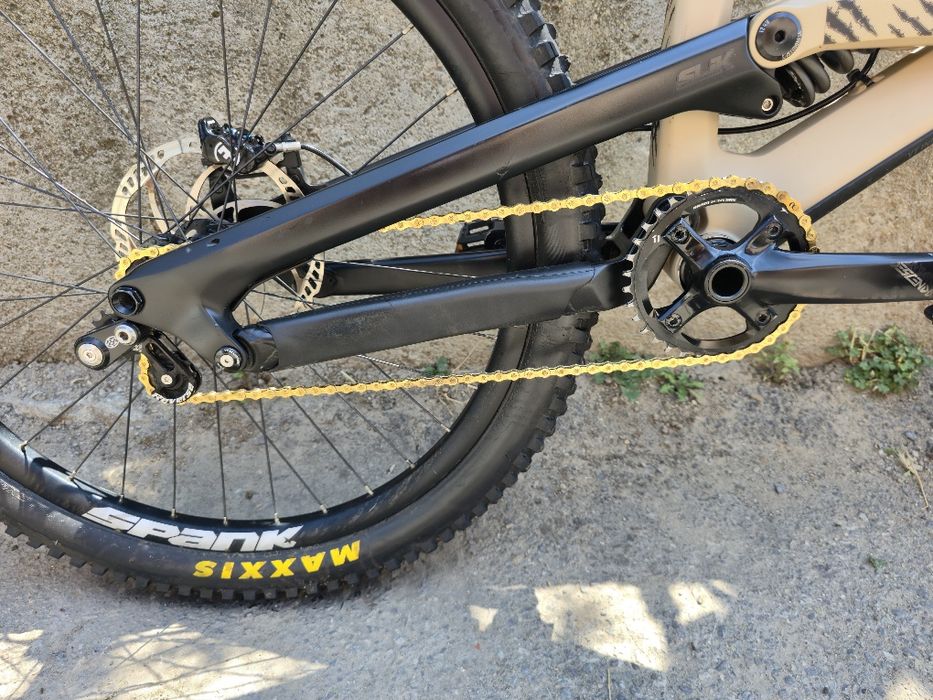 YT Tues CUSTOM 27.5 S-M размер Карбонов Висок клас DH bike SINGLE SPEED,  Magura 5 4-бутални, Rockshox Boxxer Въздушна