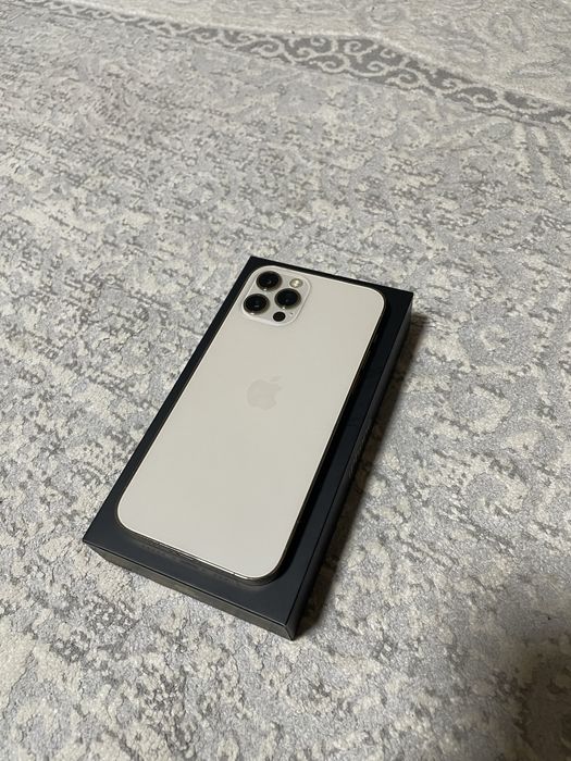 iPhone 12 Pro в идеальном состоянии