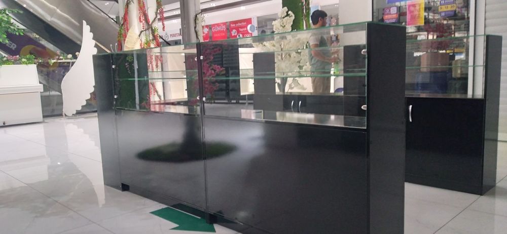 Vitrina polka stelaj na zakaz