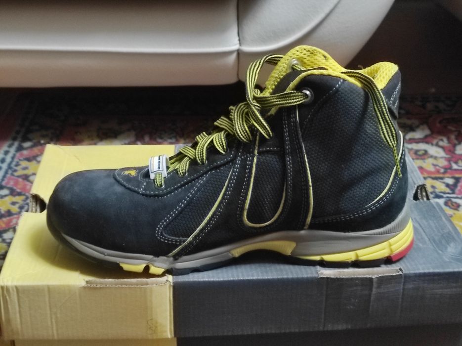 продам мужские ботинки