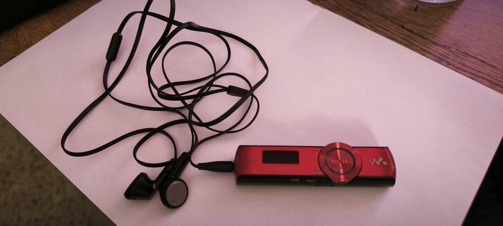 Sony Walkman NWZ-B172F MP3 Player, 2GB – Radio FM, USB direct + căști