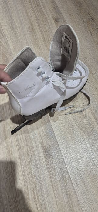 Продам детские коньки для девочки 35р.