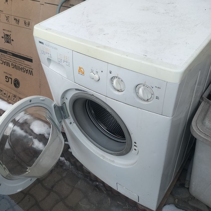 Продам стиральную машинку .