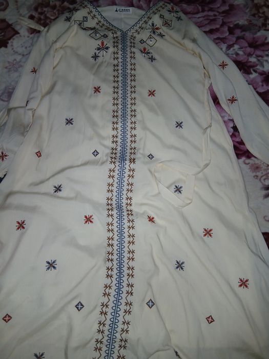 Продаю вещи джинсовка плащ  платье