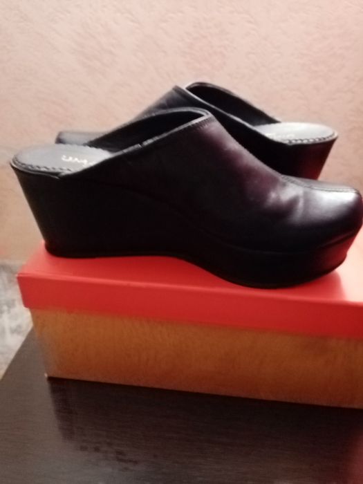 Шлепки на платформе