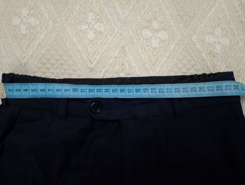 Продам джинсы и брюки школьные классические