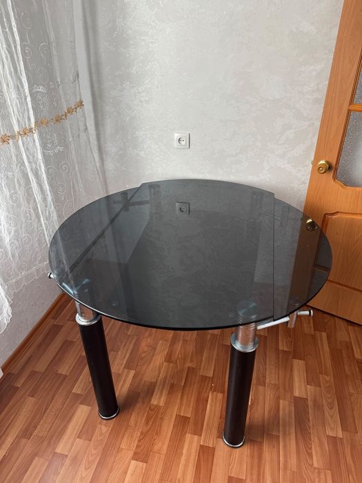 Продам Стол стеклянный