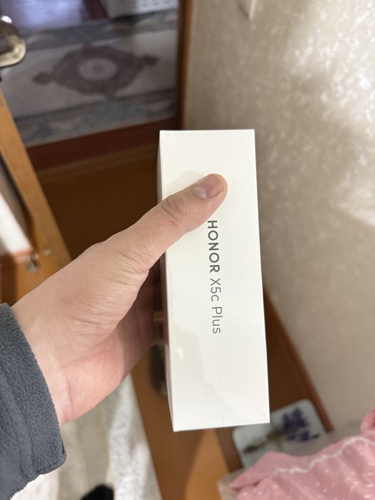Продам новый запечатанный Honor x5c plus