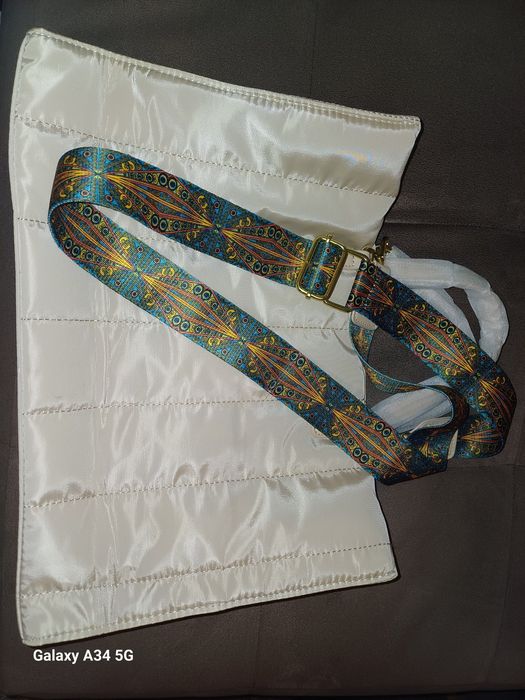 Дамска чанта с дълга дръжка