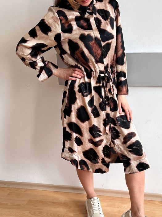 Страхотна женствена секси рокля на бутиковия бранд Karmamia