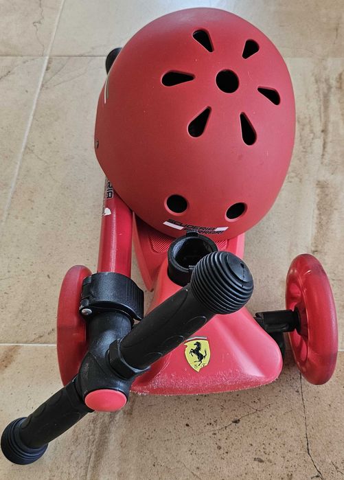 Детска тротинетка Scuderia Ferrari + Каска
