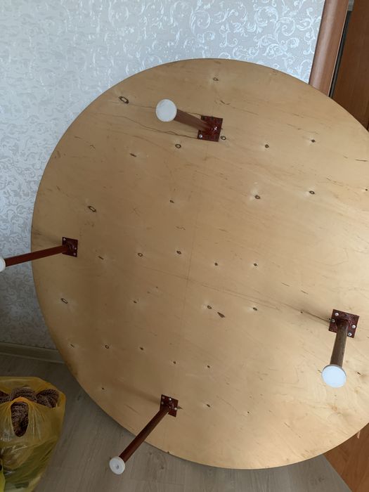 Продам стол круглый