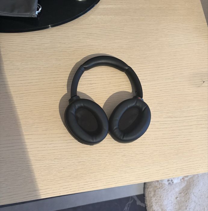 Продаю Sony WH-1000XM4