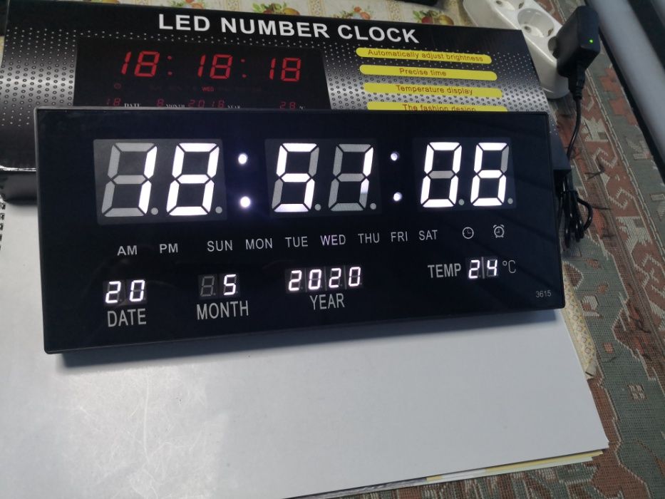 Ceas de perete cu led rosu sau alb cu alarma